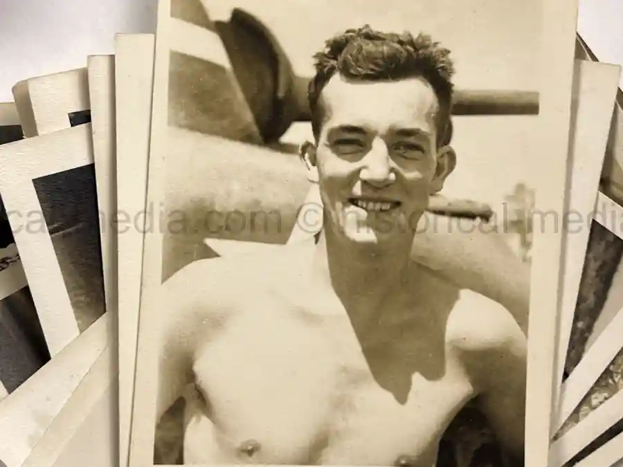 US WWII ARMORED PHOTO & INSIGNIA GROUPING - 8TH ARMORED DIVISION US WWII ARMORED PHOTO & INSIGNIA GROUPING - 8TH ARMORED DIVISION