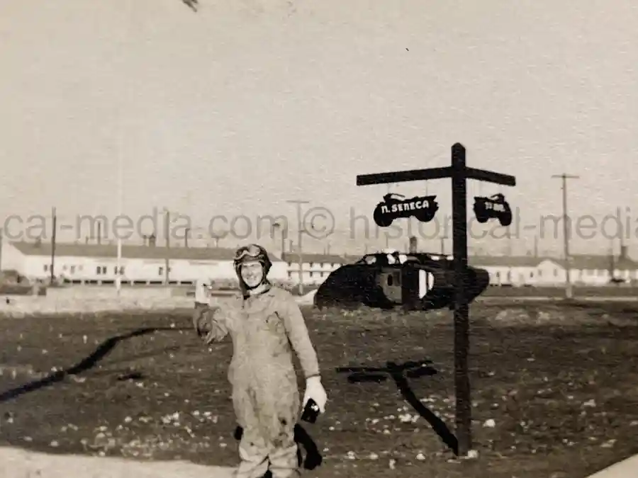 US WWII ARMORED PHOTO & INSIGNIA GROUPING - 8TH ARMORED DIVISION US WWII ARMORED PHOTO & INSIGNIA GROUPING - 8TH ARMORED DIVISION
