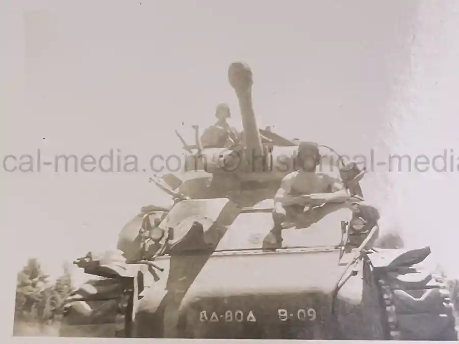 US WWII ARMORED PHOTO & INSIGNIA GROUPING - 8TH ARMORED DIVISION US WWII ARMORED PHOTO & INSIGNIA GROUPING - 8TH ARMORED DIVISION