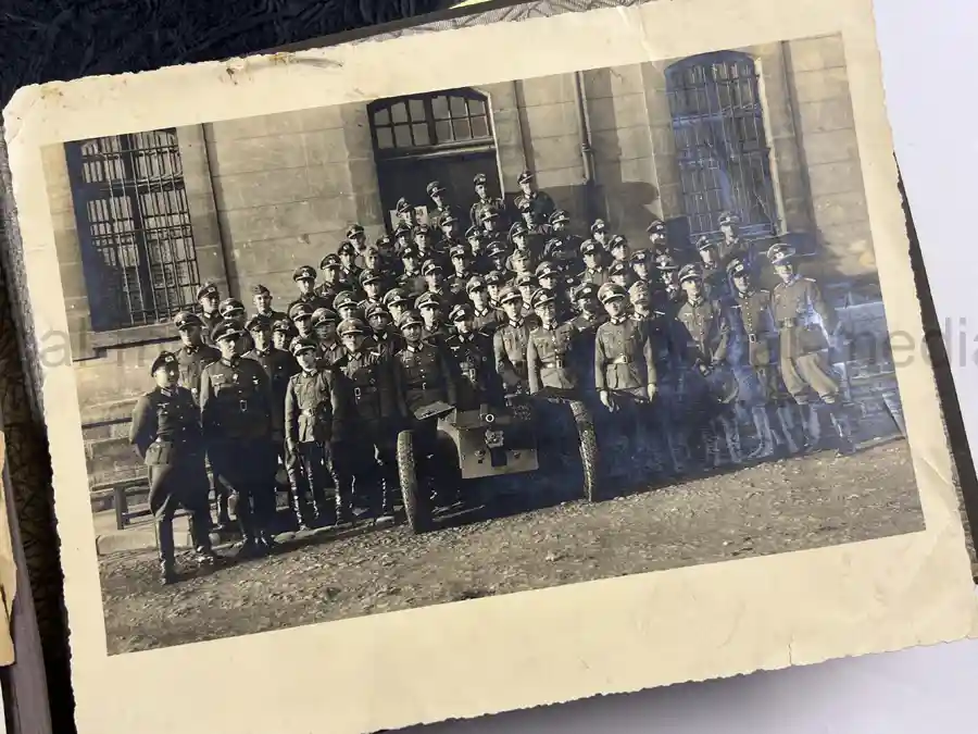 2x GERMAN THIRD REICH ERA PHOTO ALBUM GROUPING - JULIUS KAYSER & CO. 2x GERMAN THIRD REICH ERA PHOTO ALBUM GROUPING - JULIUS KAYSER & CO.