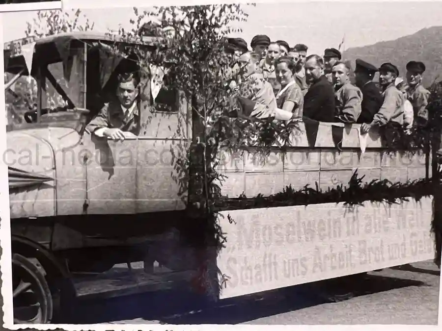 2x GERMAN THIRD REICH ERA PHOTO ALBUM GROUPING - JULIUS KAYSER & CO. 2x GERMAN THIRD REICH ERA PHOTO ALBUM GROUPING - JULIUS KAYSER & CO.