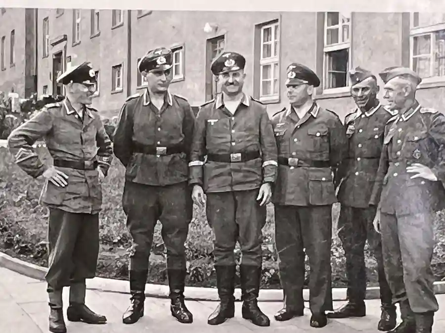 2x GERMAN THIRD REICH ERA PHOTO ALBUM GROUPING - JULIUS KAYSER & CO. 2x GERMAN THIRD REICH ERA PHOTO ALBUM GROUPING - JULIUS KAYSER & CO.