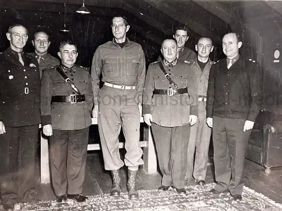 US WWII 5th ARMY PHOTO GROUPING SHOWING GENERAL MARK CLARK