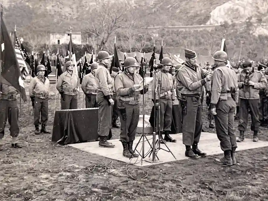 US WWII 5th ARMY PHOTO GROUPING SHOWING GENERAL MARK CLARK