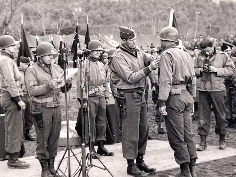 US WWII 5th ARMY PHOTO GROUPING SHOWING GENERAL MARK CLARK