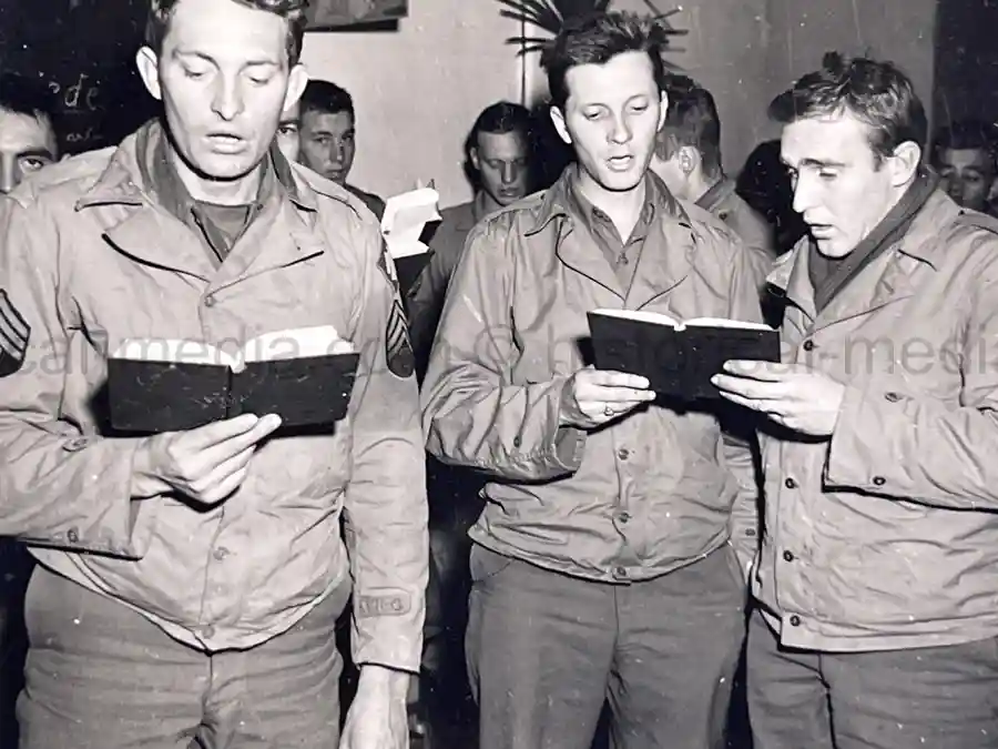 US WWII 5th ARMY PHOTO GROUPING SHOWING GENERAL MARK CLARK