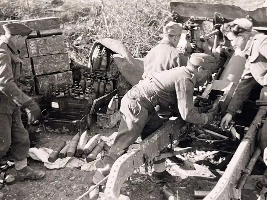 US WWII 5th ARMY PHOTO GROUPING SHOWING GENERAL MARK CLARK