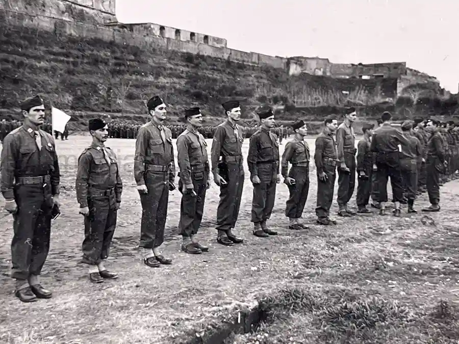 US WWII 5th ARMY PHOTO GROUPING SHOWING GENERAL MARK CLARK