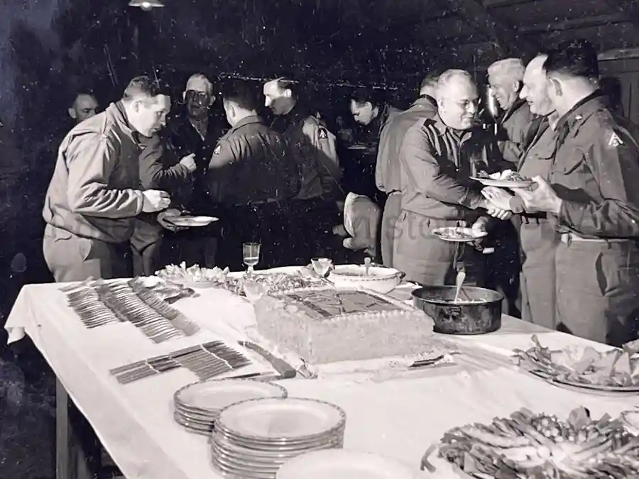 US WWII 5th ARMY PHOTO GROUPING SHOWING GENERAL MARK CLARK