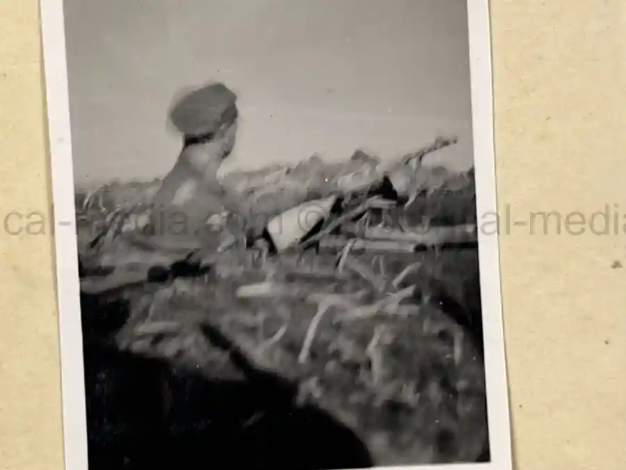 GERMAN WWII ARMY PHOTOGRAPHER'S SAMPLE ALBUM - RUSSIA CAMPAIGN - ART. RGT. 60/65 - KUBAN GERMAN WWII ARMY PHOTOGRAPHER'S SAMPLE ALBUM - RUSSIA CAMPAIGN - ART. RGT. 60/65 - KUBAN