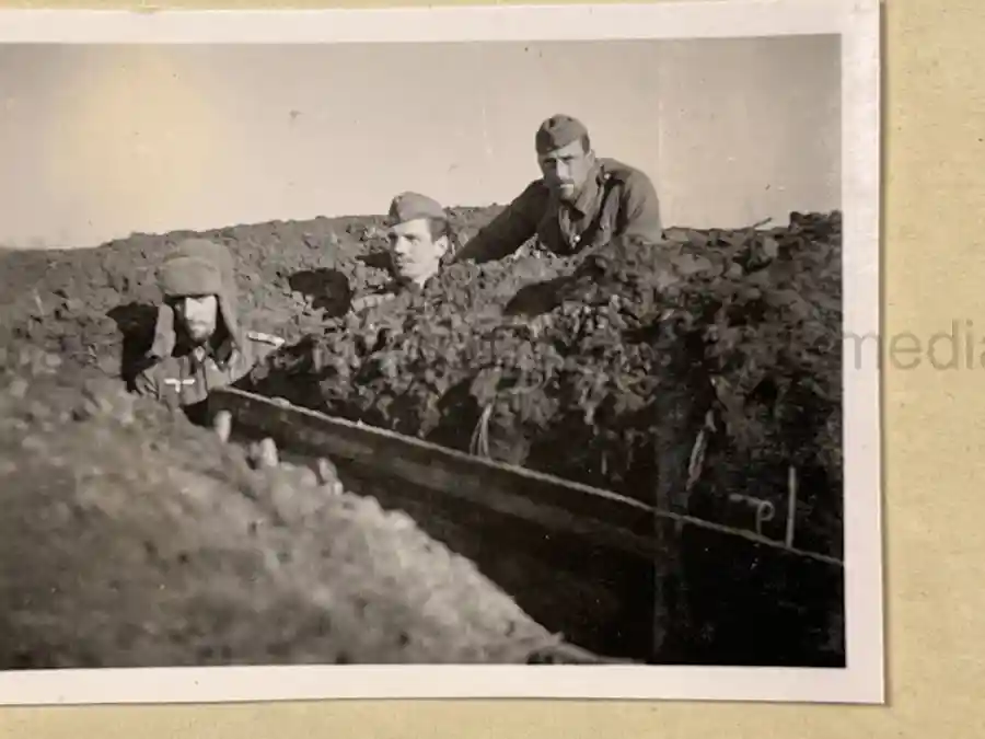 GERMAN WWII ARMY PHOTOGRAPHER'S SAMPLE ALBUM - RUSSIA CAMPAIGN - ART. RGT. 60/65 - KUBAN GERMAN WWII ARMY PHOTOGRAPHER'S SAMPLE ALBUM - RUSSIA CAMPAIGN - ART. RGT. 60/65 - KUBAN