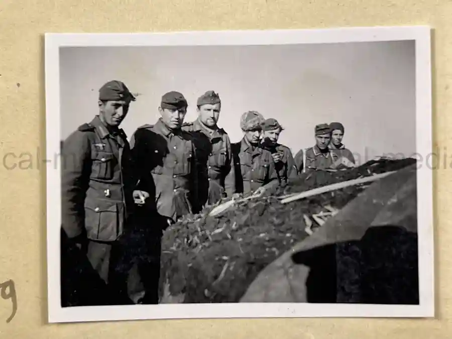 GERMAN WWII ARMY PHOTOGRAPHER'S SAMPLE ALBUM - RUSSIA CAMPAIGN - ART. RGT. 60/65 - KUBAN GERMAN WWII ARMY PHOTOGRAPHER'S SAMPLE ALBUM - RUSSIA CAMPAIGN - ART. RGT. 60/65 - KUBAN