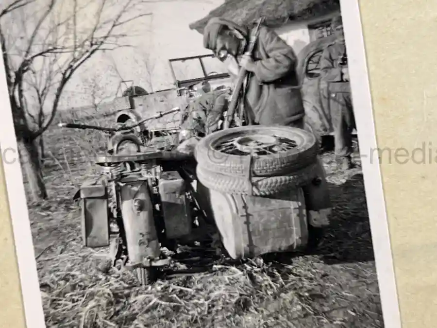 GERMAN WWII ARMY PHOTOGRAPHER'S SAMPLE ALBUM - RUSSIA CAMPAIGN - ART. RGT. 60/65 - KUBAN GERMAN WWII ARMY PHOTOGRAPHER'S SAMPLE ALBUM - RUSSIA CAMPAIGN - ART. RGT. 60/65 - KUBAN