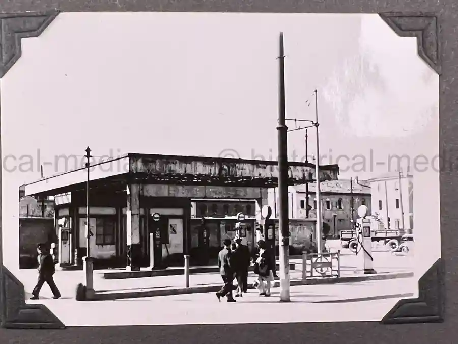  WWII PHOTO ALBUM GROUPING WITH SIGNED MACARTHUR & EISENHOWER FRAMED PHOTOS - 88th BLUE DEVILS