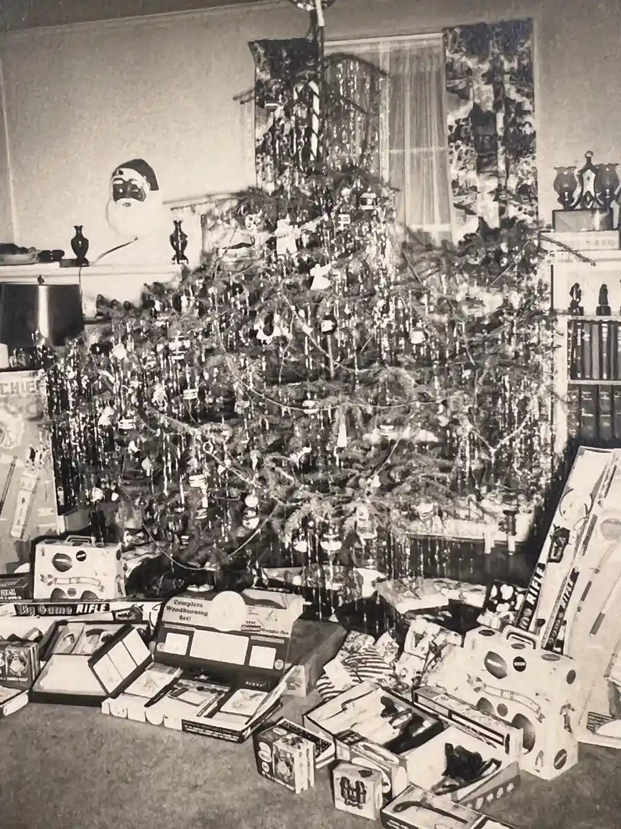  WWII PHOTO ALBUM GROUPING WITH SIGNED MACARTHUR & EISENHOWER FRAMED PHOTOS - 88th BLUE DEVILS