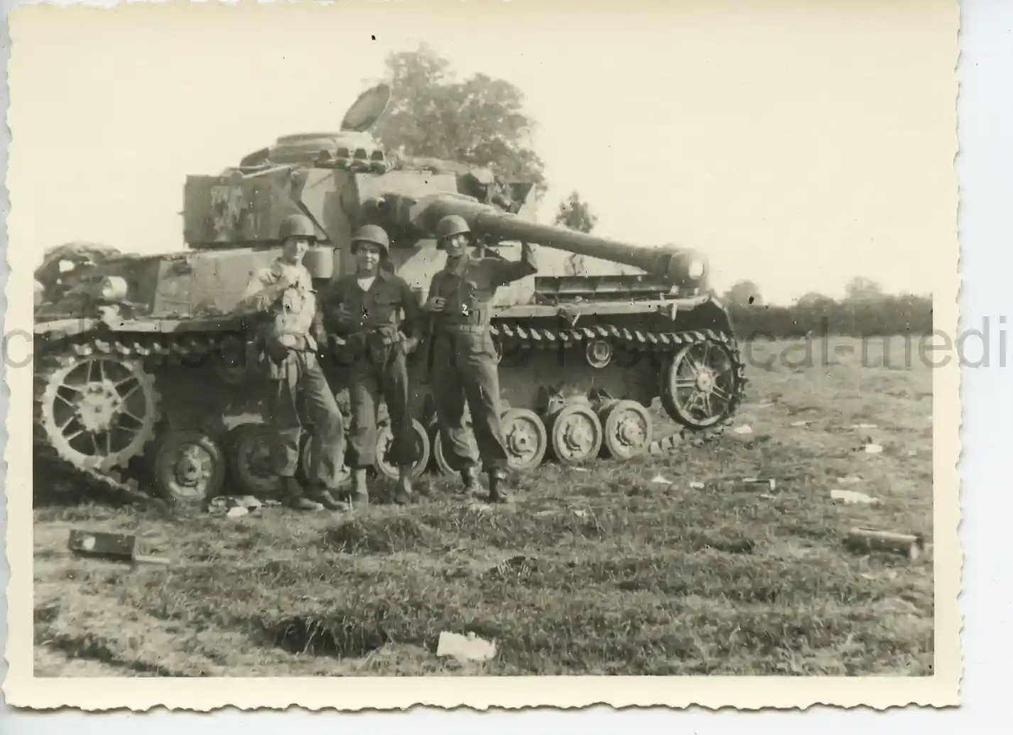 USGI PHOTO OF A PANZER IV TANK - JULY 1944 - JULY 1944 - ST LO