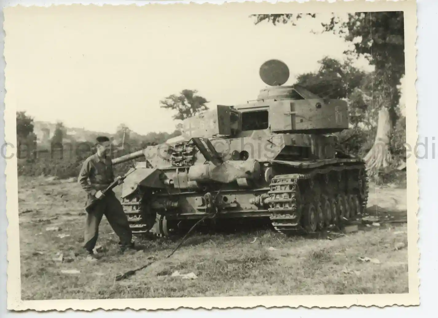 USGI PHOTO OF A PANZER IV TANK - JULY 1944 - JULY 1944 - ST LO