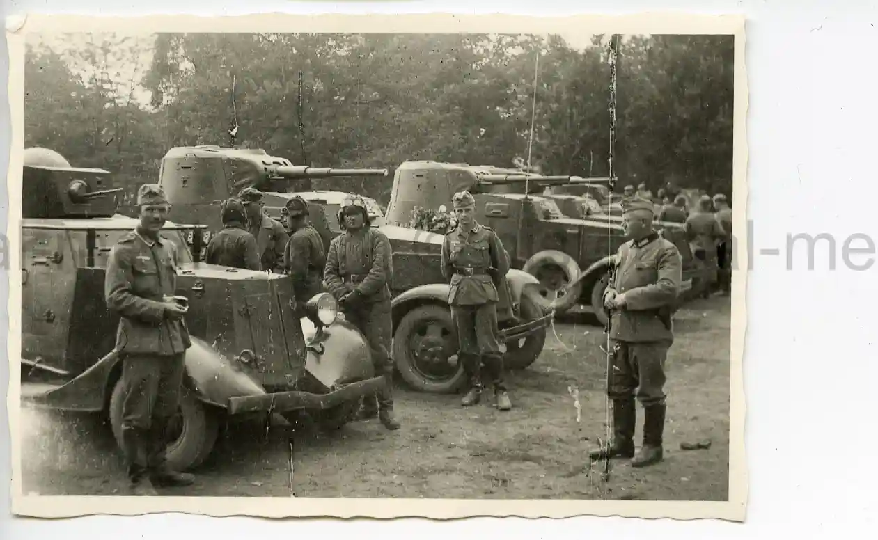 RUSSIAN ARMORED CARS & CREW W/ GERMANS - POLAND CAMPAIGN