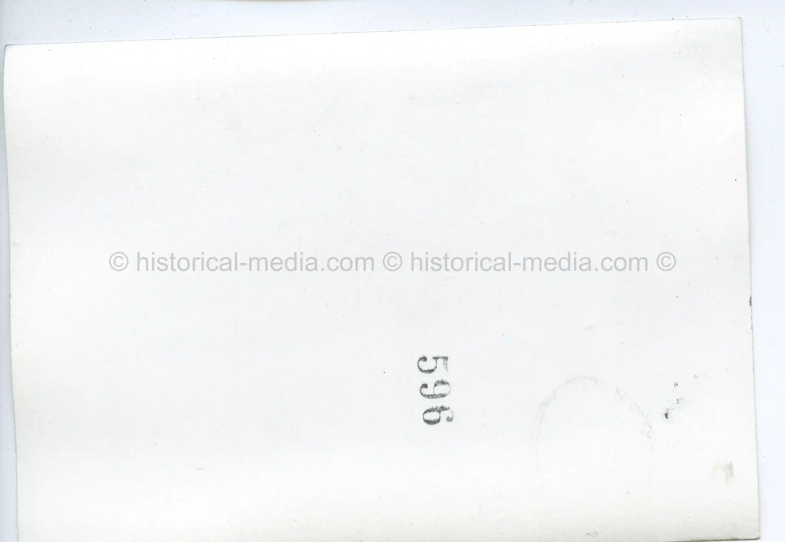 USGI PHOTO - GIS POSE BY ME 109