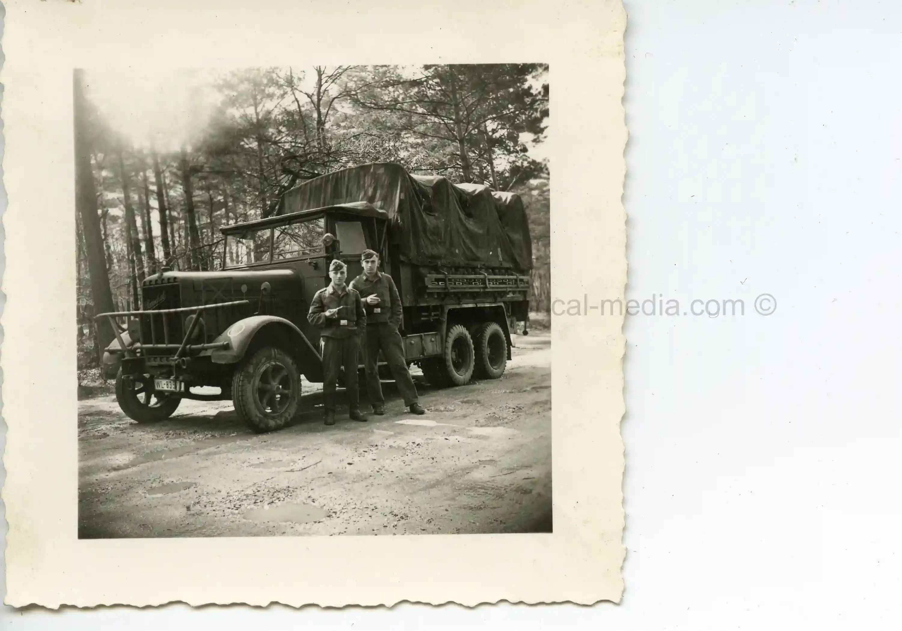 GERMAN PHOTO OF A HENSCHEL 33 D1 TRUCK