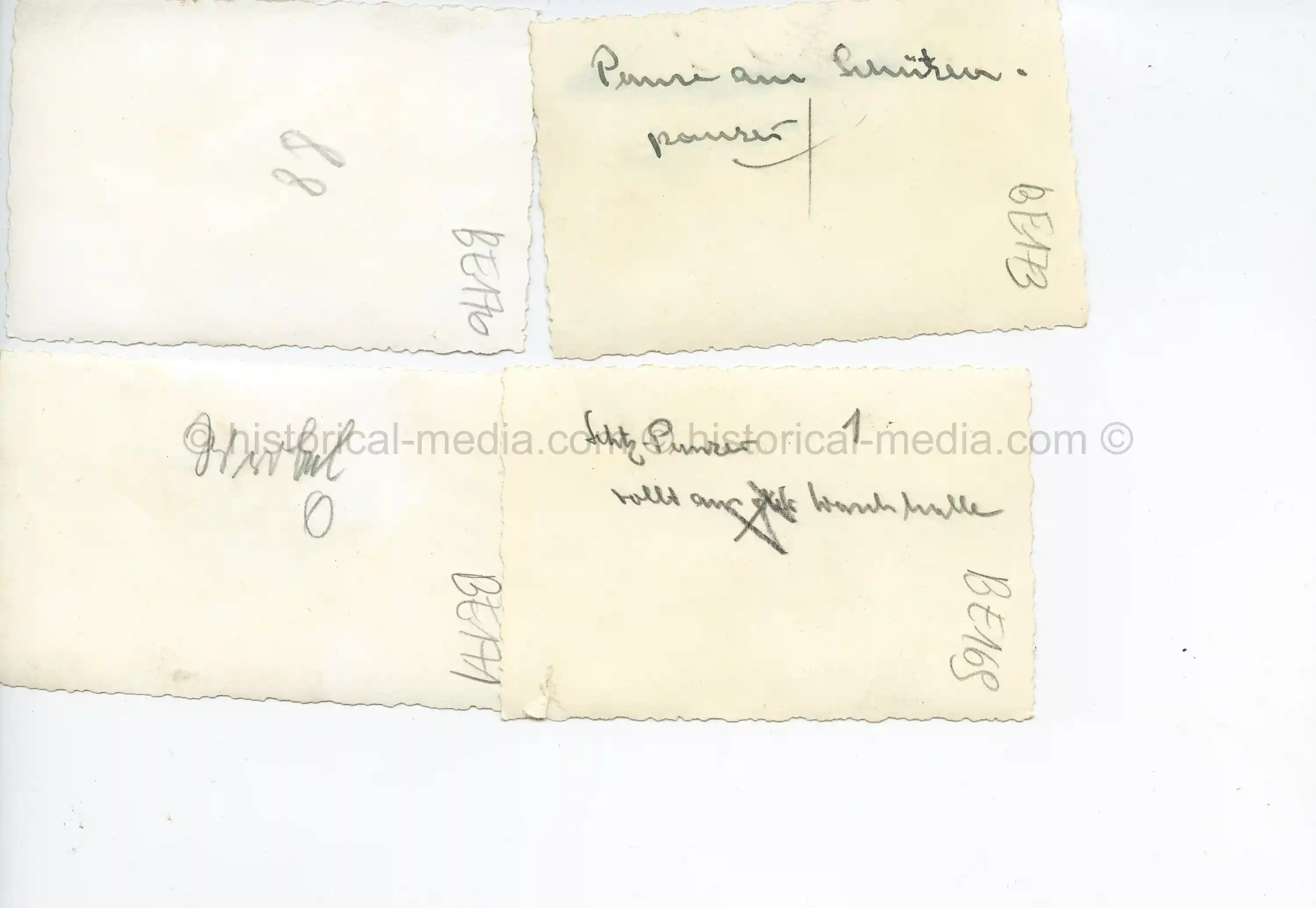 5X PHOTOS OF SD.KFZ. 251 SCHÜTZENPANZERWAGEN