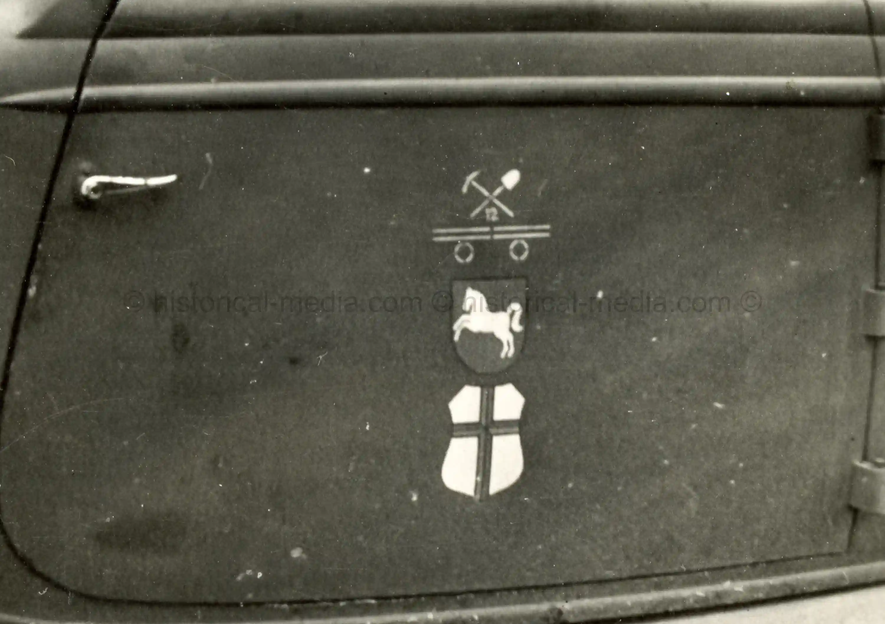 PHOTO OF GERMAN CAR WITH THREE EMBLEMS