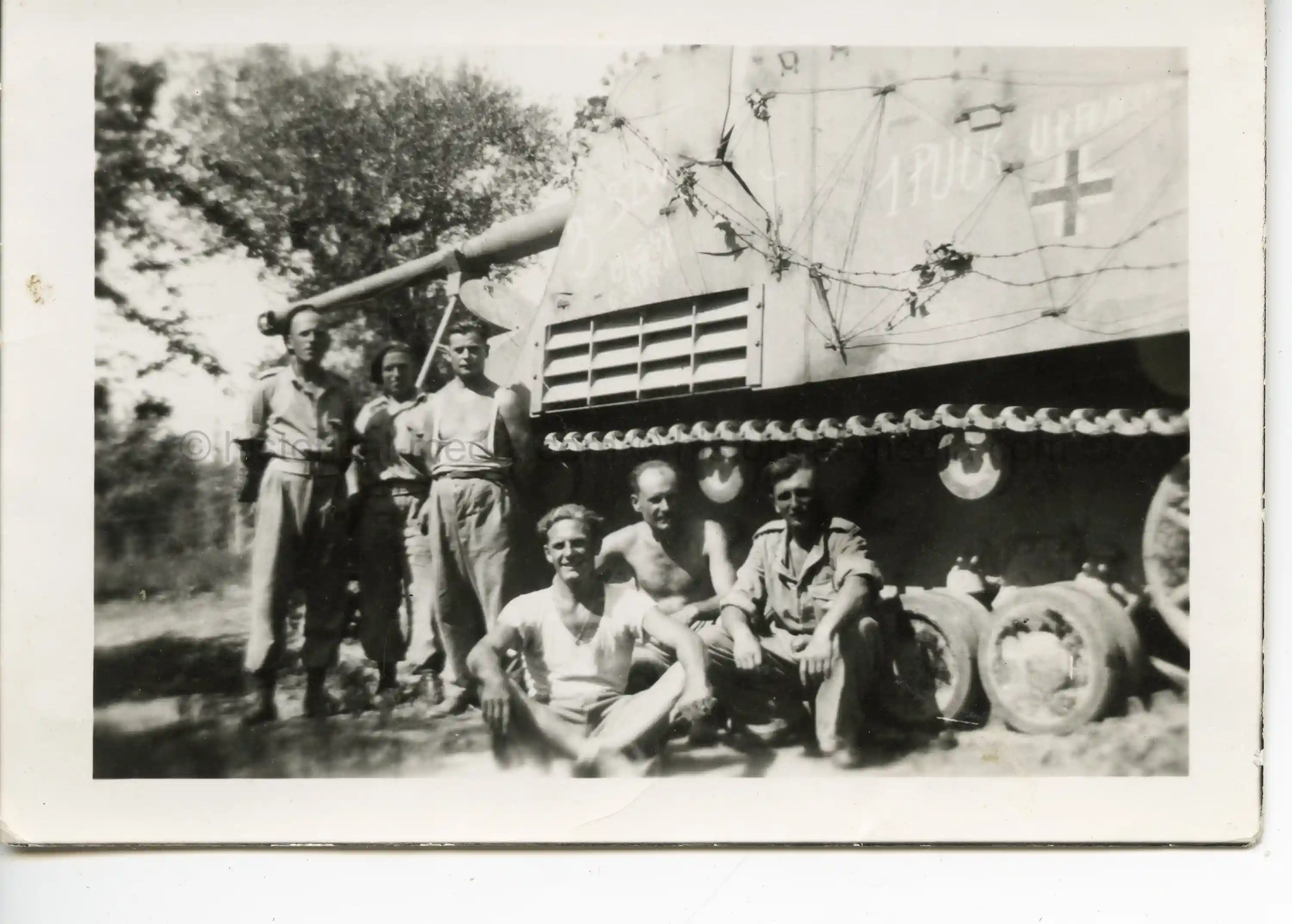 PHOTO OF A POLISH-CAPTURED GERMAN NASHORN TANK DESTROYER  IN ITALY