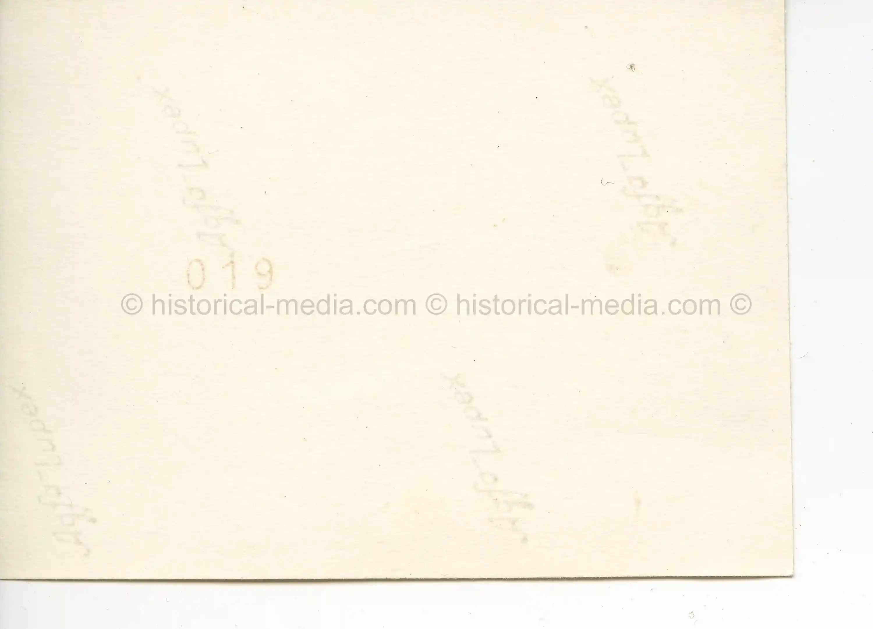 PHOTO OF GERMAN SOLDIERS POSING BY ROAD SIGN 