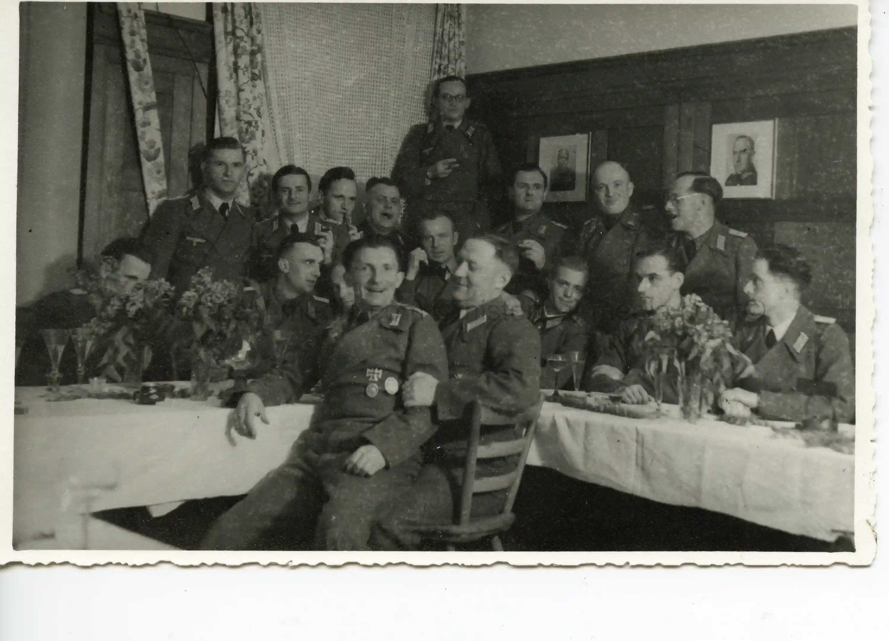 PHOTO OF STÜRMGESCHUTZ TROOPS IN FELDGRAU TUNICS