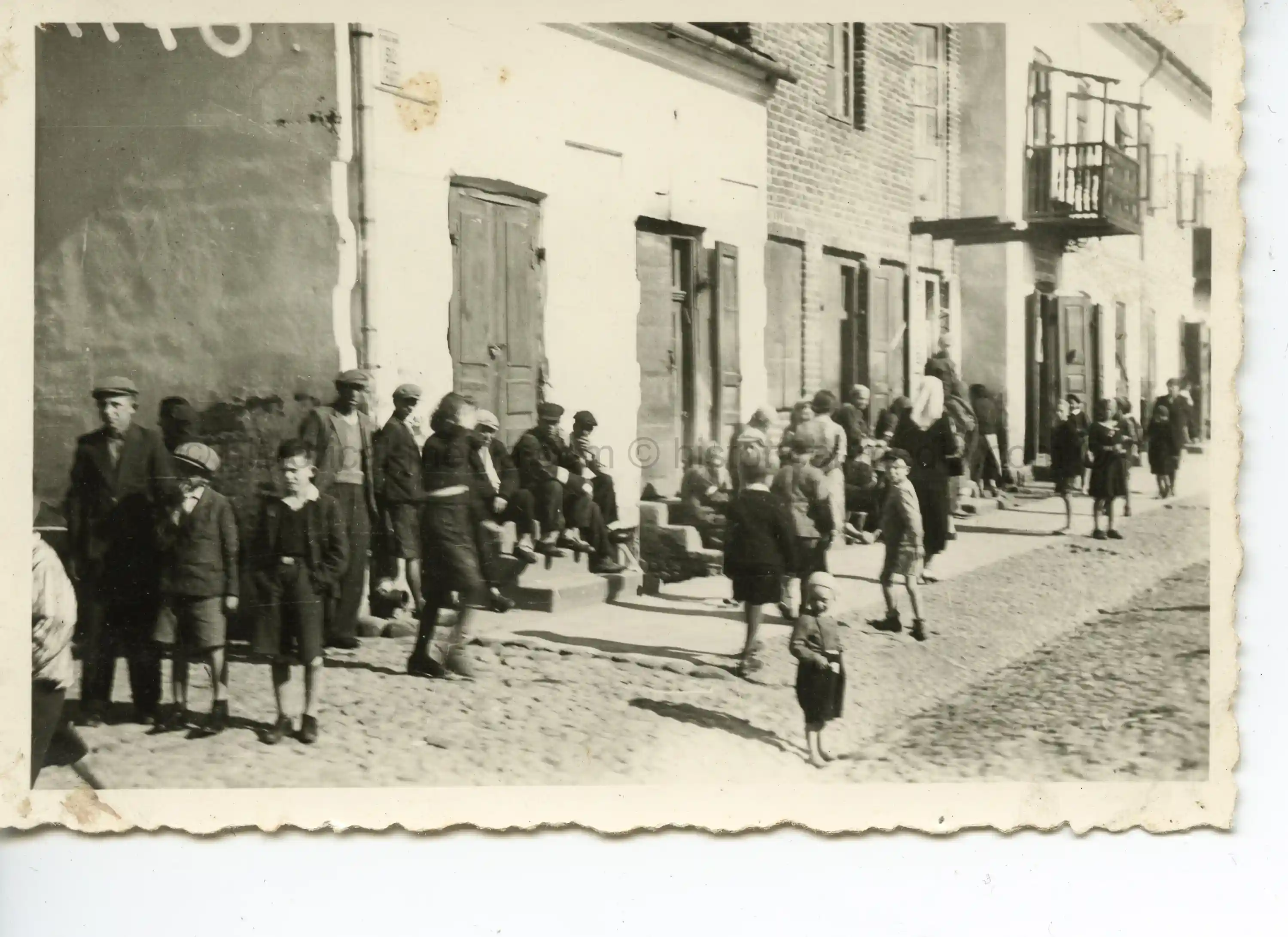 GERMAN SOLDIER PHOTO OF JEWS IN GHETTO WEARING ARMBAND