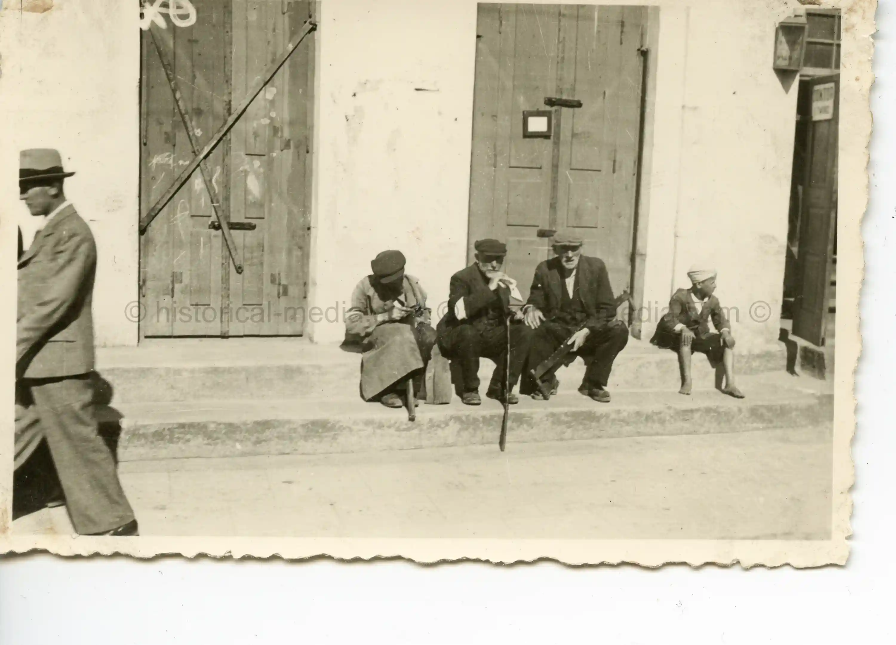GERMAN SOLDIER PHOTO OF JEWISH MAN WEARING ARMBAND - POLAND