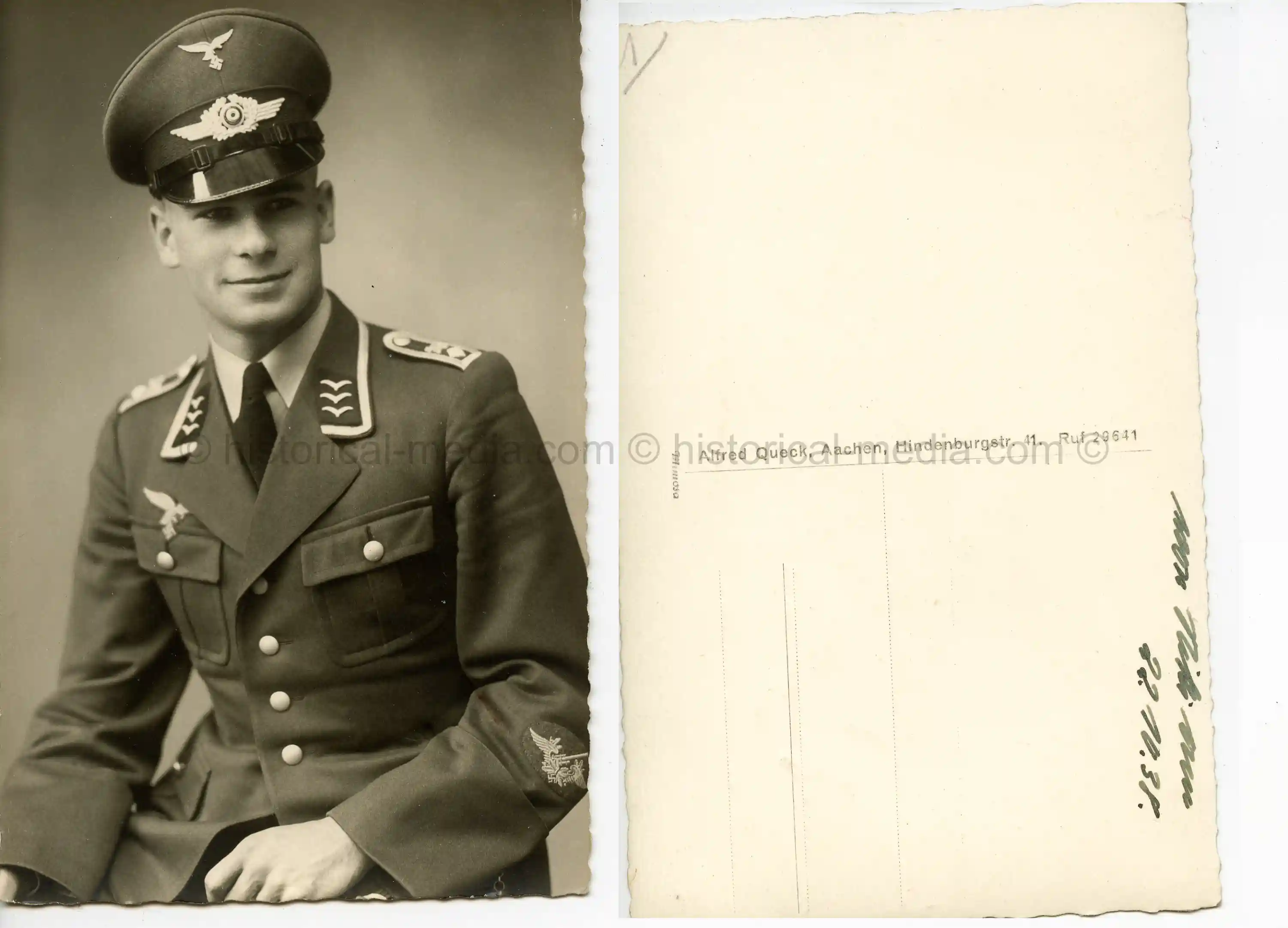 STUDIO PORTRAIT PHOTO OF LUFTWAFFE MAN -FLAKARTILLERIE TÄTIGKEITSABZEICHEN
