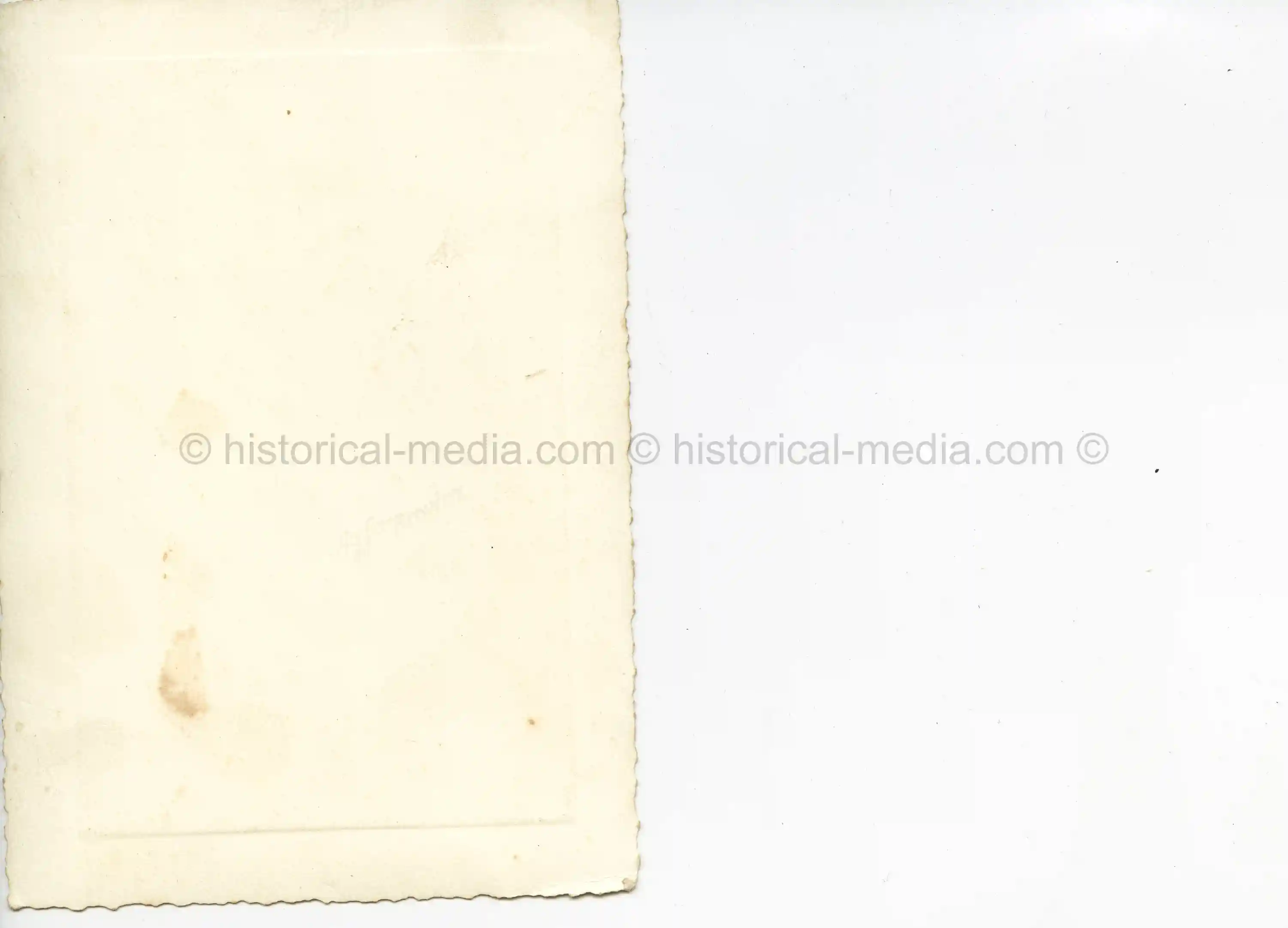STUDIO PORTRAIT HEER SOLDIER WEARING HELMET