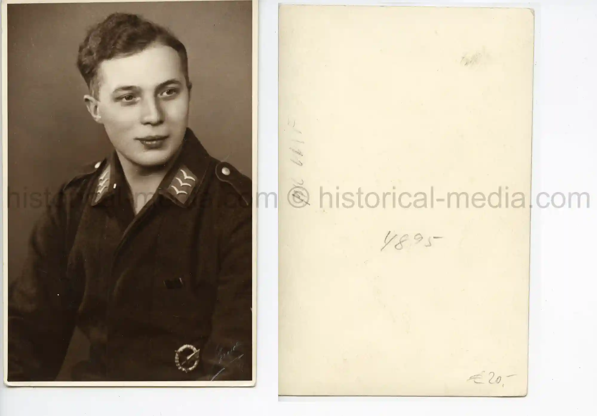 STUDIO PORTRAIT PHOTO AIR GUNNER BADGE