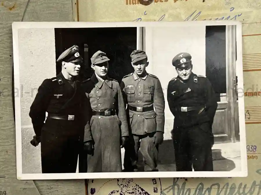 WWII GERMAN WEHRPASS – OBERGEFREITER KARL ABMUS – PIONIER BTL. 22 / 50 / 30 – POLENFELDZUG – OSTFRONT – KIA 18.3.1943 STARAJA RUSSA