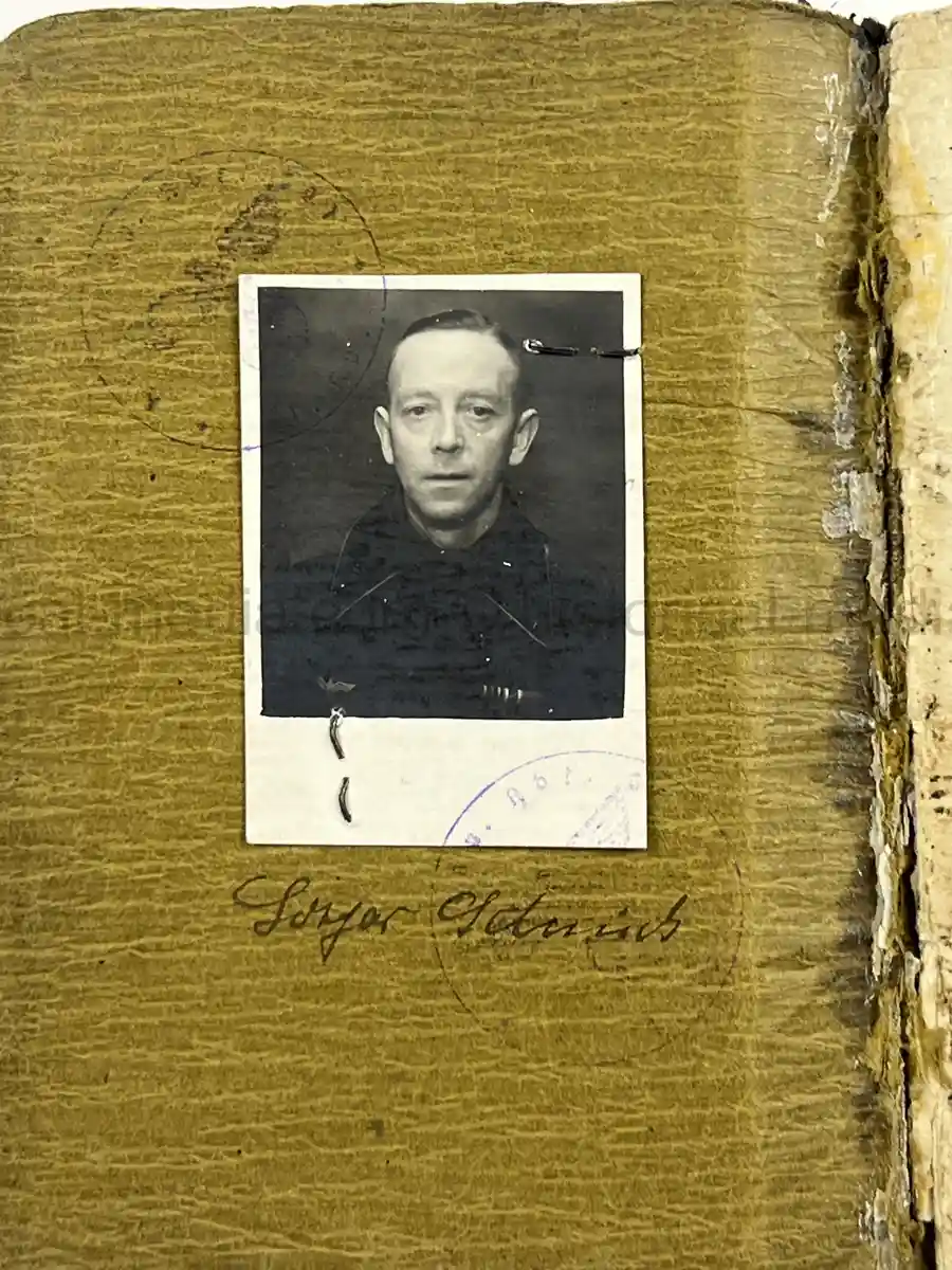 SOLDBUCH – LOTHAR SCHMIDT – SANITÄTS-STABSGEFREITER – KRANKEN-TRANSPORT-ABTEILUNG 601 – EASTERN FRONT MEDICAL SERVICE - PANZER TUNIC ID PHOTO