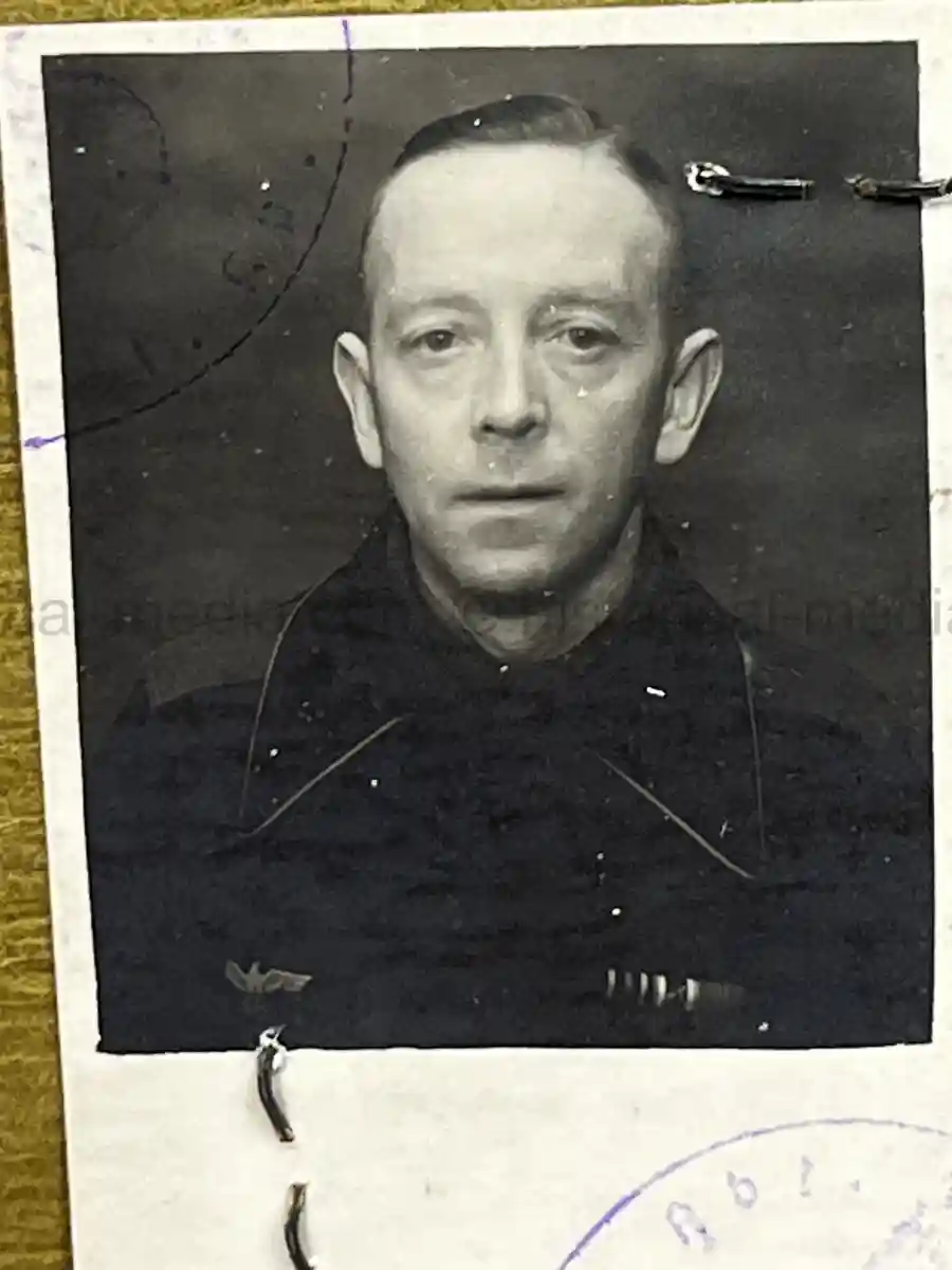 SOLDBUCH – LOTHAR SCHMIDT – SANITÄTS-STABSGEFREITER – KRANKEN-TRANSPORT-ABTEILUNG 601 – EASTERN FRONT MEDICAL SERVICE - PANZER TUNIC ID PHOTO