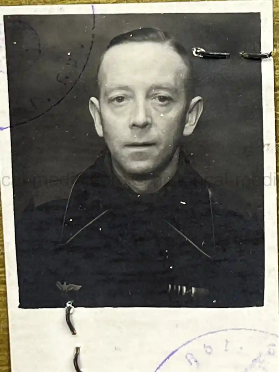 SOLDBUCH – LOTHAR SCHMIDT – SANITÄTS-STABSGEFREITER – KRANKEN-TRANSPORT-ABTEILUNG 601 – EASTERN FRONT MEDICAL SERVICE - PANZER TUNIC ID PHOTO