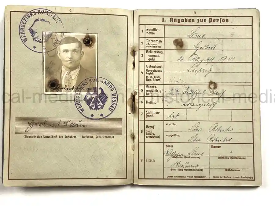 WEHRPASS - OBERSCHÜTZE HERBERT LAUE - INFANTERIE-REGIMENT (MOT.) 33 - 4. PANZER-DIVISION – POLAND, FRANCE, RUSSIA - KIA 22 AUGUST 1941
