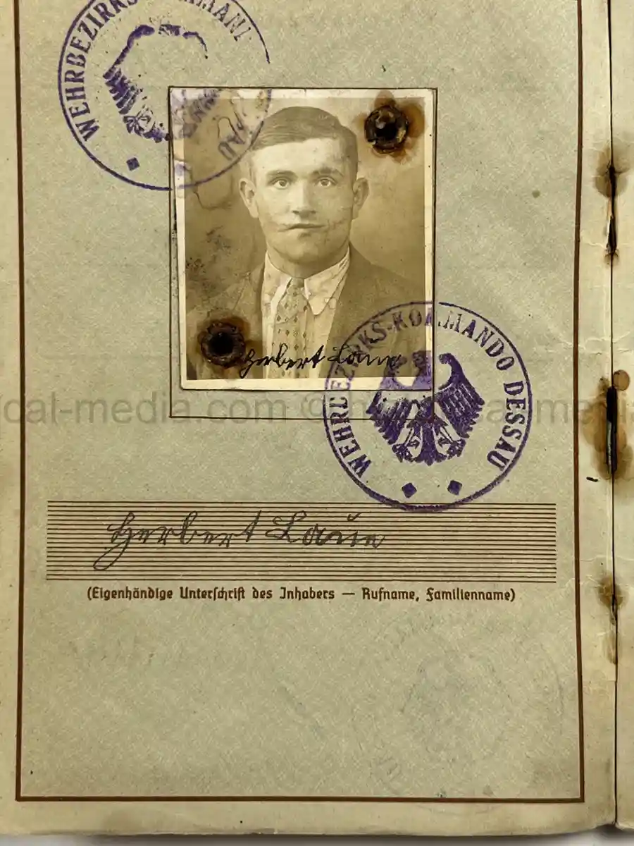 WEHRPASS - OBERSCHÜTZE HERBERT LAUE - INFANTERIE-REGIMENT (MOT.) 33 - 4. PANZER-DIVISION – POLAND, FRANCE, RUSSIA - KIA 22 AUGUST 1941
