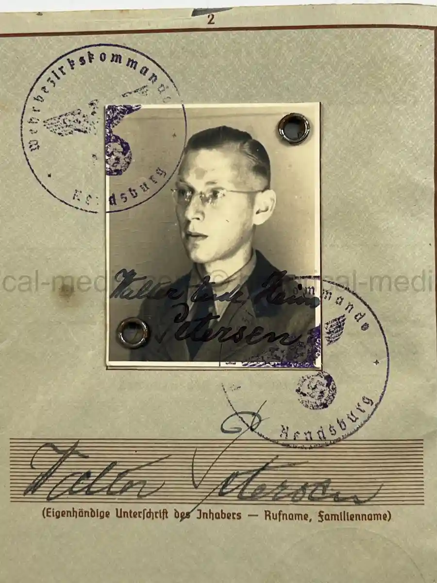 WEHRPASS – WALTER PETERSEN – 30. INFANTERIE-DIVISION – POLAND CAMPAIGN WIA + SIGNALS SERVICE - DENMARK & NORWAY - NARVIK