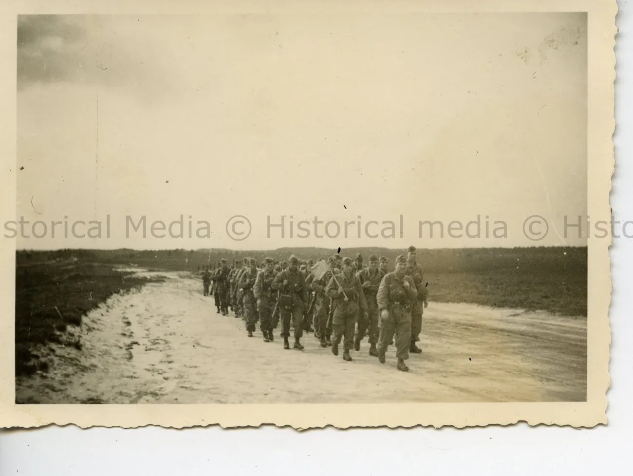 FALLSCHIRMJAEGER IN FULL KIT MARCHING IN THE FIELD