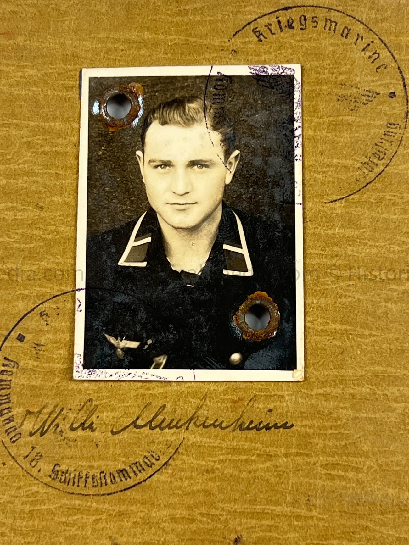 KRIEGSMARINE SOLDBUCH - MEMEL MEDAL, EK2, HIGH SEAS FLEET BADGE