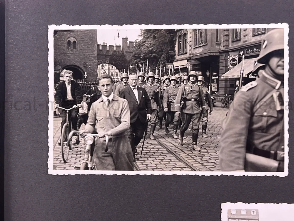 HEER OBERZAHLMEISTER PHOTO ALBUM & AWARD DOCUMENT GROUPING - 52. INFANTERIE DIVISION - NÜRNBERG RALLY - HITLER PHOTOS
