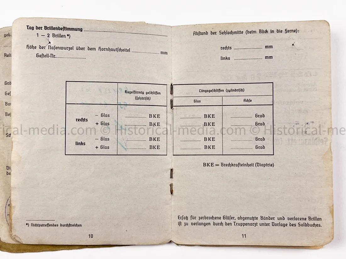 HEER OFFICER SOLDBUCH & AWARD DOCUMENT GROUPING - STURMGESCHÜTZ BATTERIE 667 - GOLD WOUND BADGE
