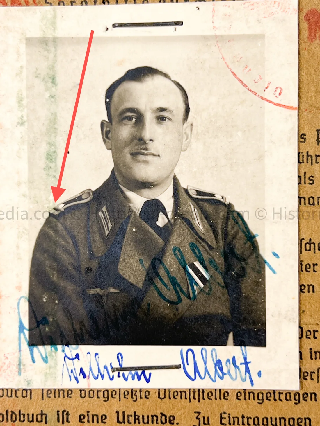 HEER SOLDBUCH - DEUTSCHE WERKSTATT ABTEILUNG - STUG TUNIC - POW BELLARIA