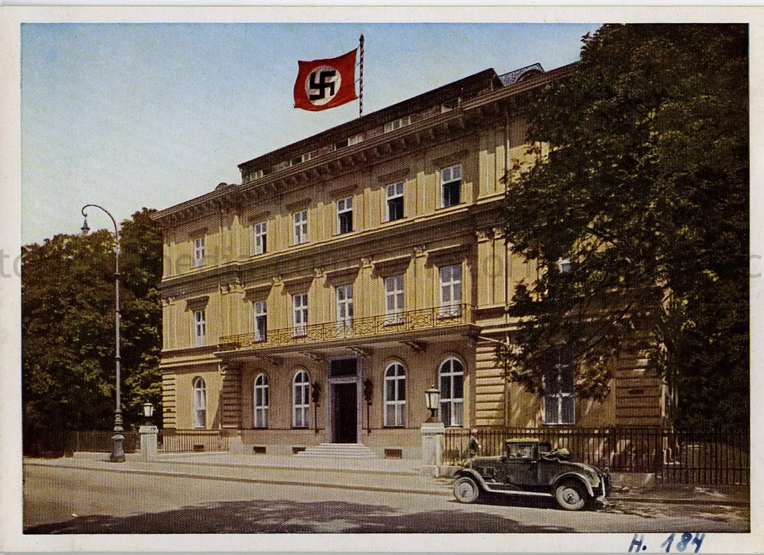 COLOR PROPAGANDA CARD - DAS BRAUNE HAUS - EXTERIOR VIEW