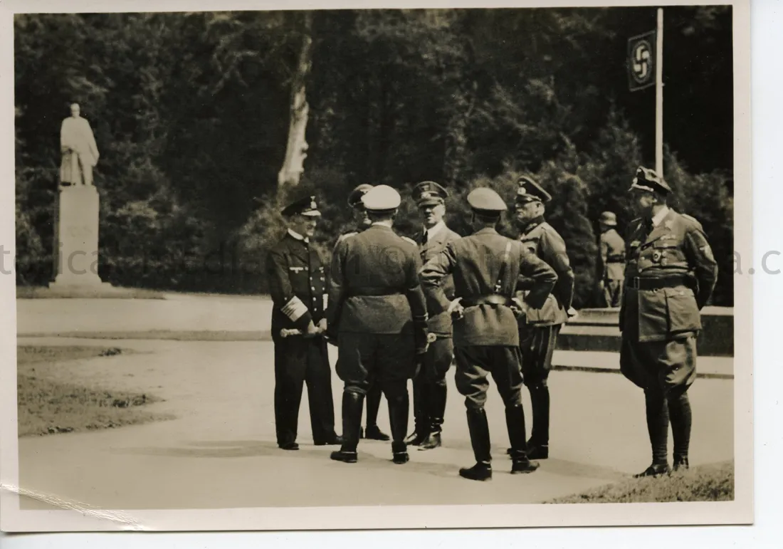GERMAN POSTCARD PHOTO - HITLER - ARMISTICE AT COMPIEGNE 1940