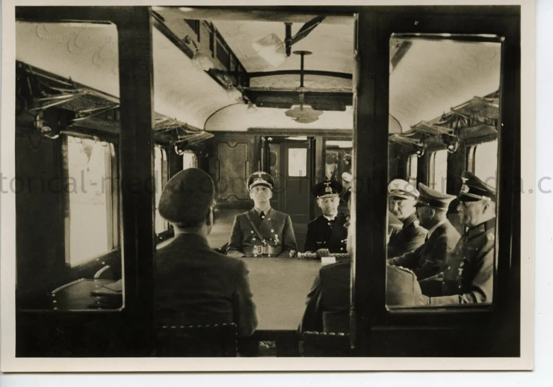 GERMAN POSTCARD PHOTO - HITLER - ARMISTICE AT COMPIEGNE 1940
