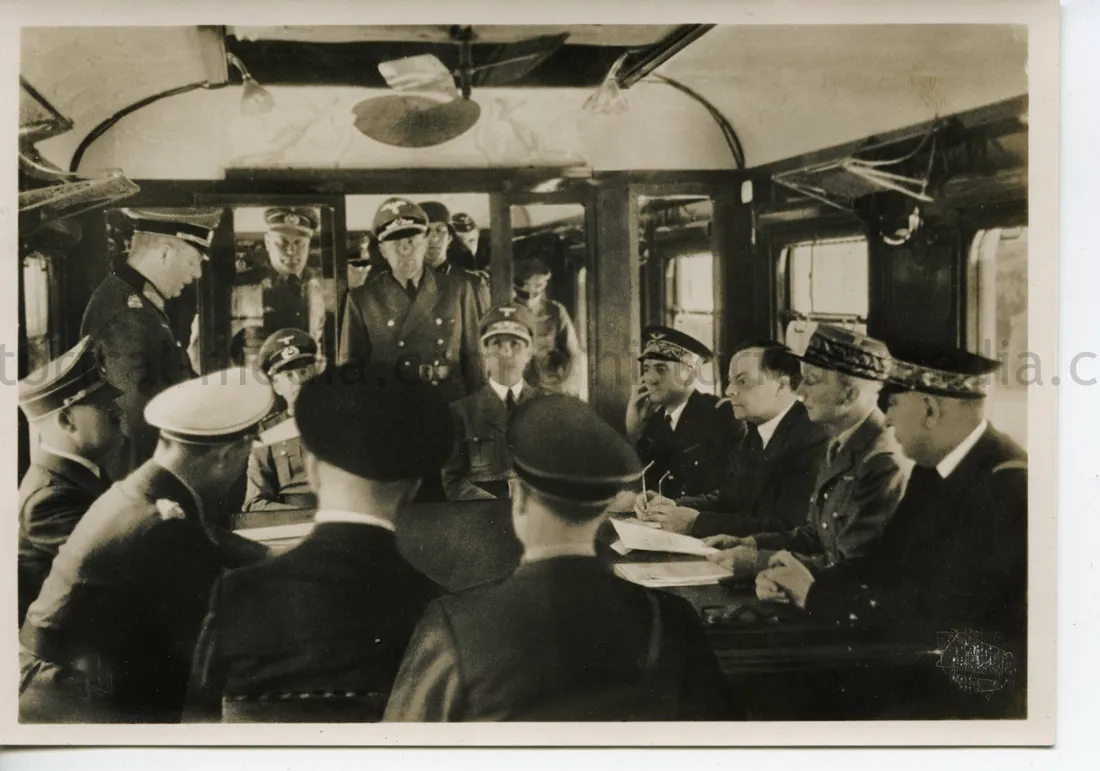 GERMAN POSTCARD PHOTO - HITLER - ARMISTICE AT COMPIEGNE 1940